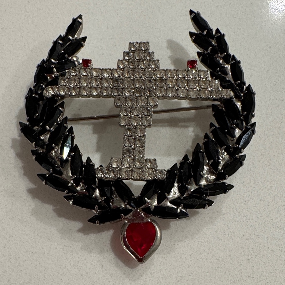 DOROTHY BAUER 
Elegant Black and Silver Brooch with Red Accents